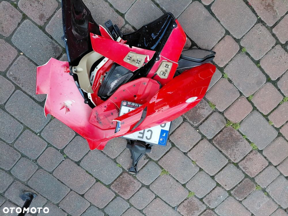Ducati 848 - 16