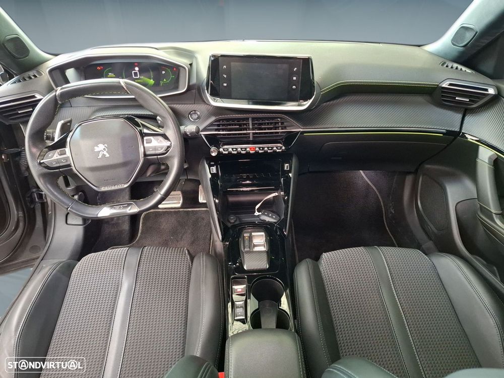 Peugeot 2008 1.2 PureTech GT EAT8 - 11