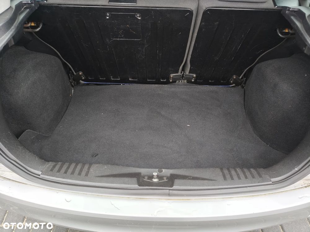 Ford Fiesta 1.3 Ambiente - 28