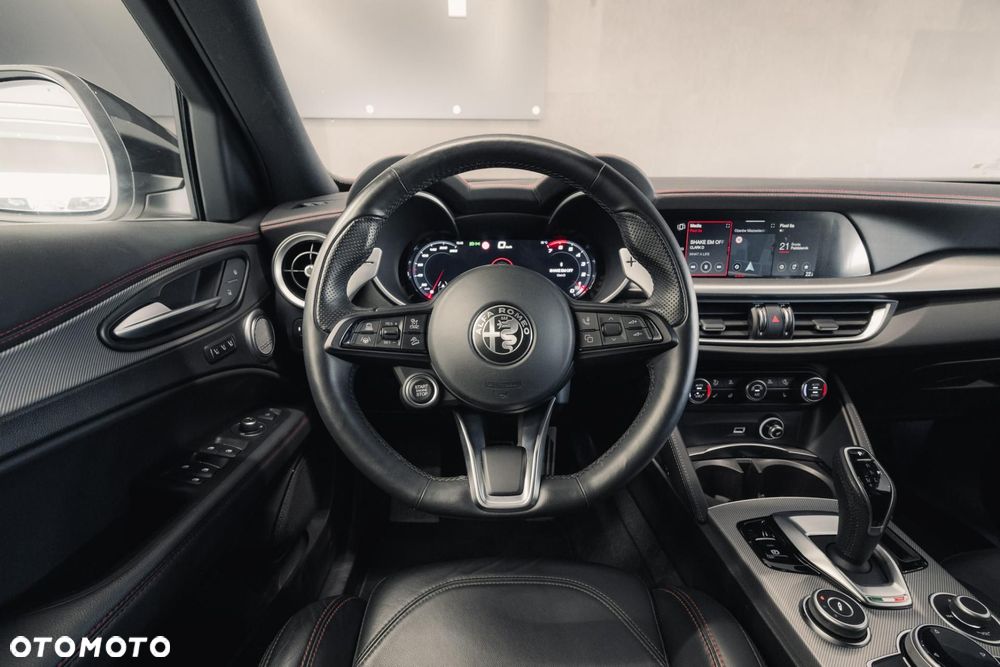 Alfa Romeo Stelvio 2.0 Turbo Tributo Italiano Q4 - 12