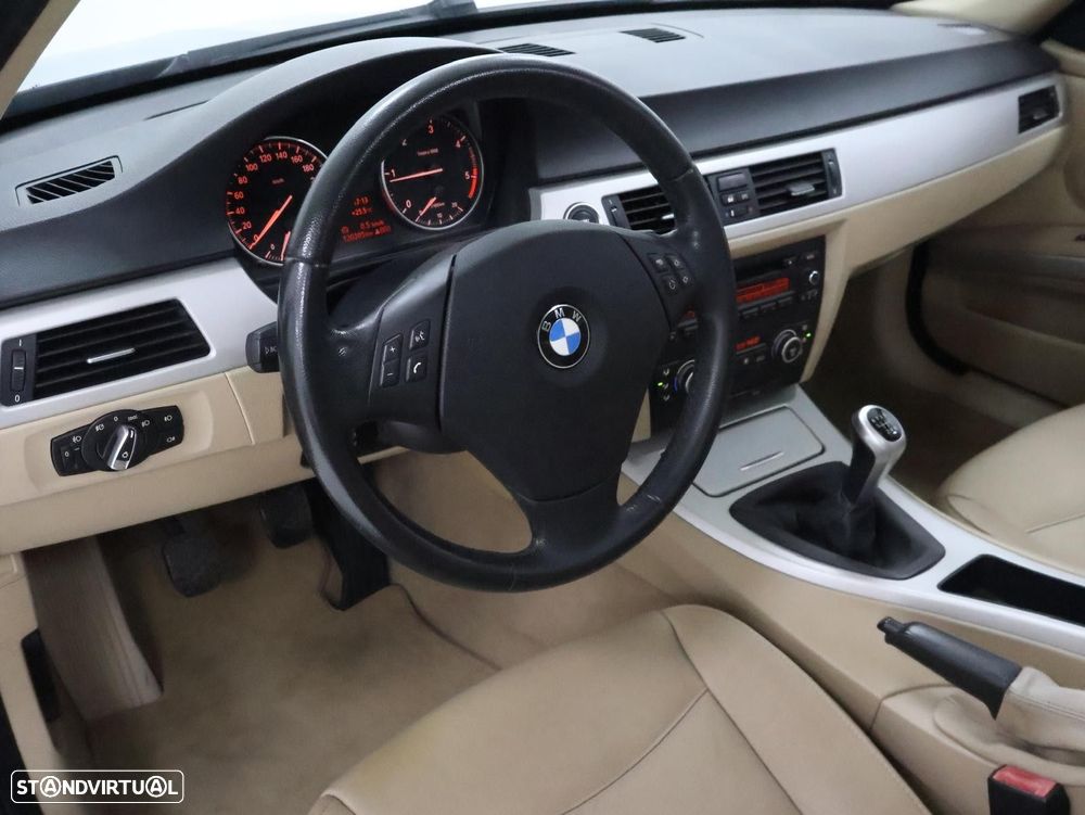 BMW 318 d Line Luxury - 13