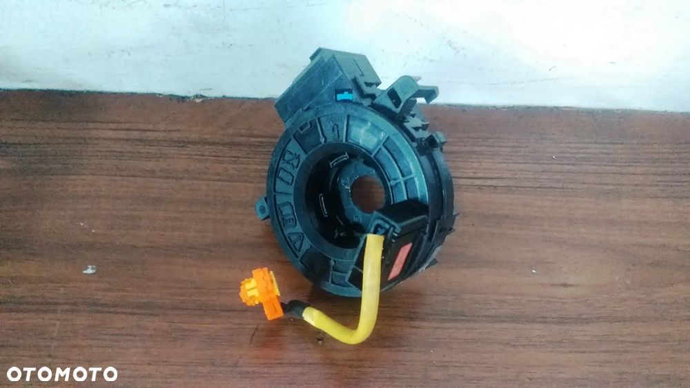 Taśma zwijak Toyota Yaris II 1.3 B - 2