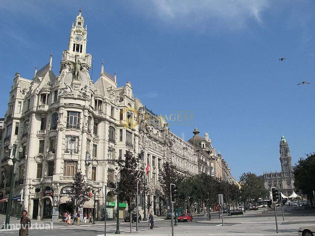 Prédio na baixa do Porto com 5 frações - Grande imagem: 2/8