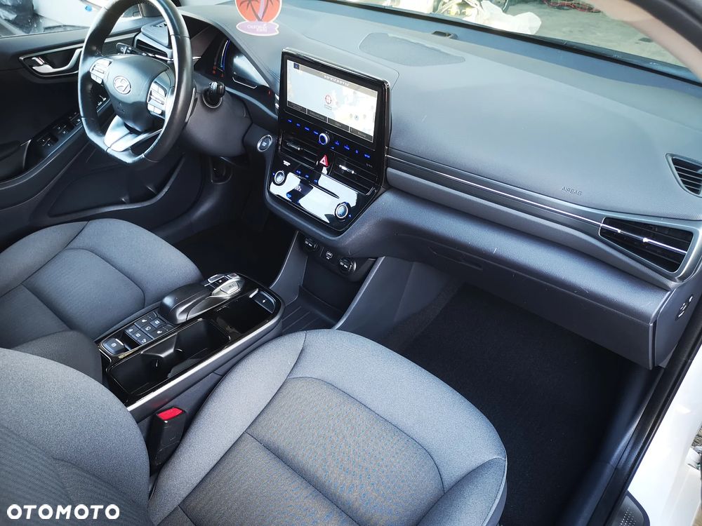 Hyundai IONIQ - 17