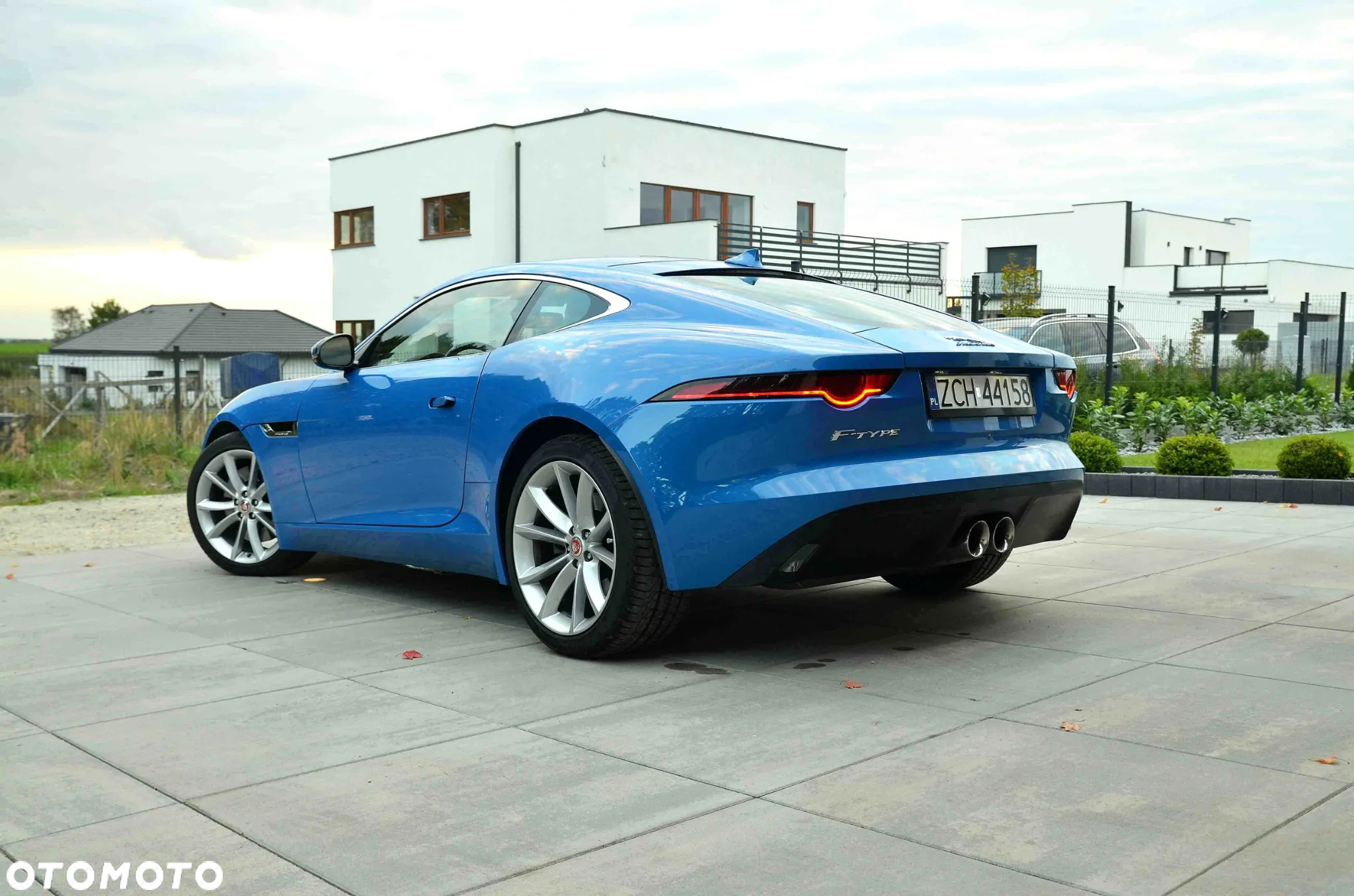 Jaguar F-Type Coupe Chequered Flag - 5