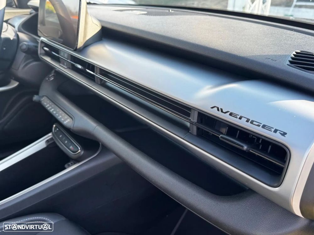 Jeep Avenger 54 kWh Summit - 38