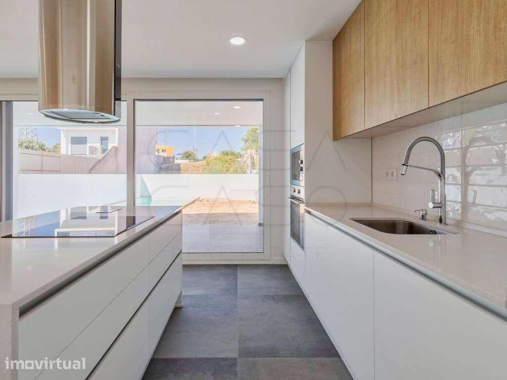 Moradia nova com garagem, piscina e jardim na Quinta da Amizade - Grande imagem: 3/25