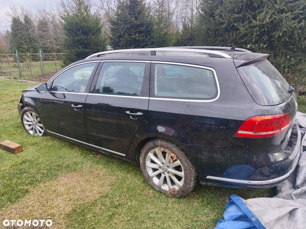 Volkswagen Passat - 1