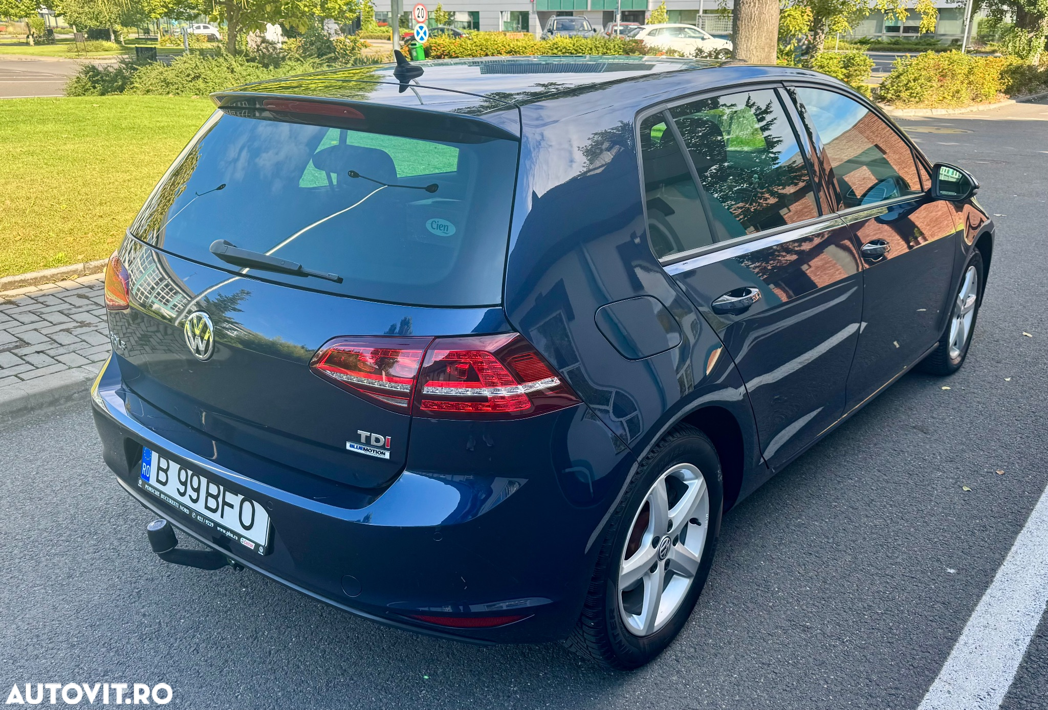 Volkswagen Golf Variant 1.6 TDI (BlueMotion Technology) DSG Trendline - 4