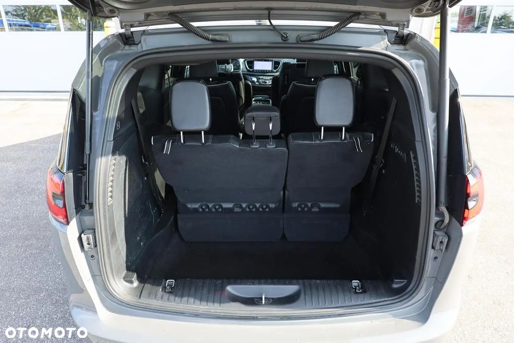 Chrysler Pacifica - 7