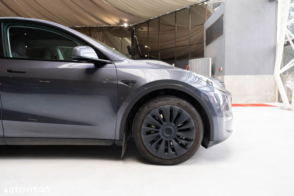 Tesla Model Y AWD Long Range - 9