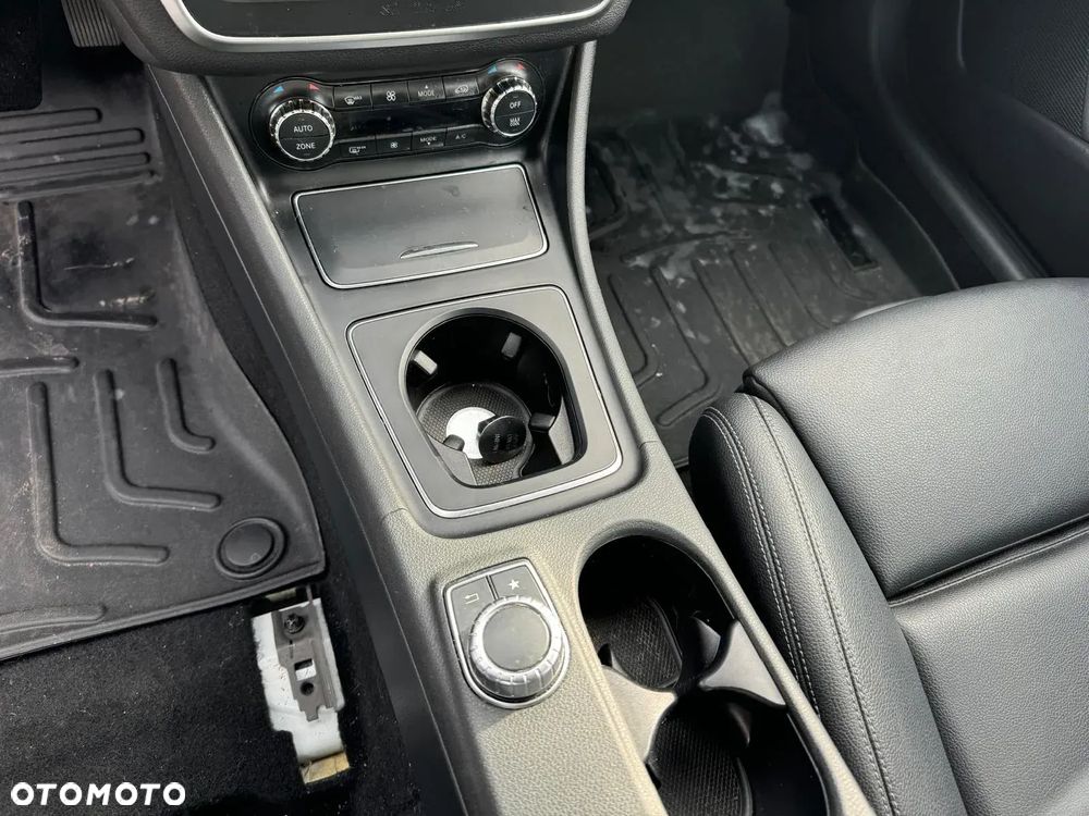 Mercedes-Benz CLA 250 7G-DCT - 15