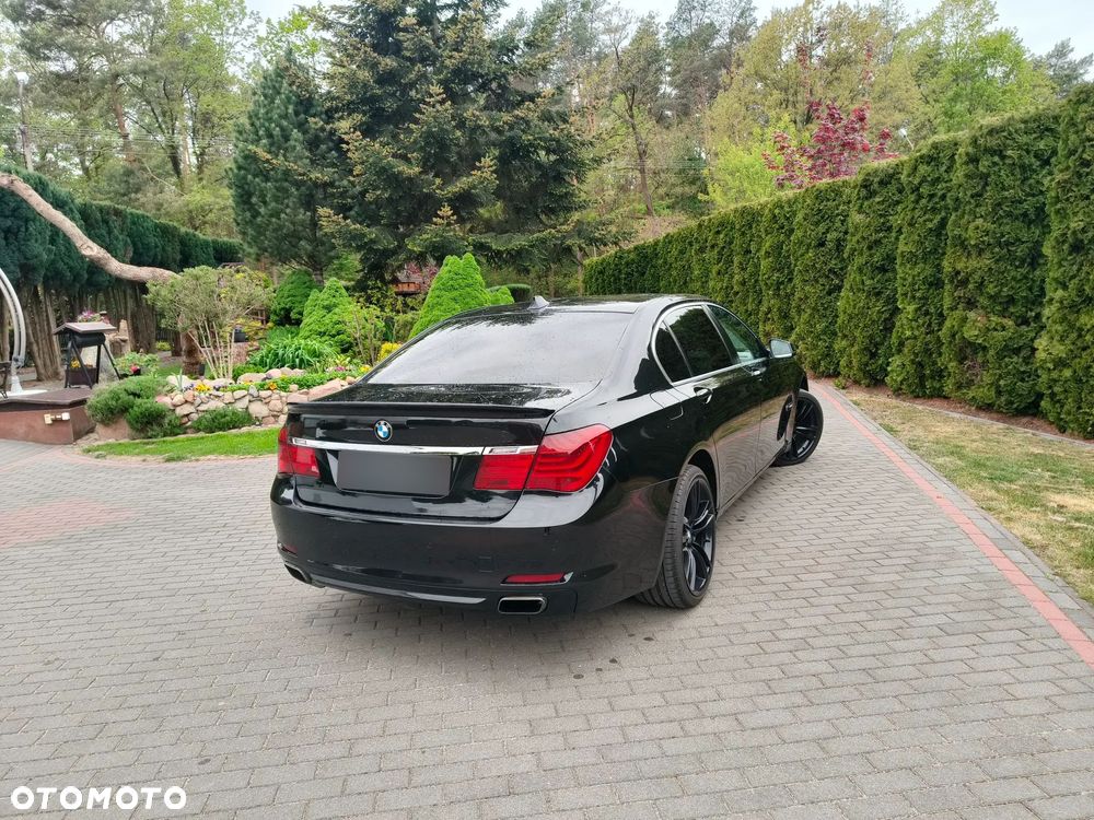 BMW Seria 7 740i L - 7