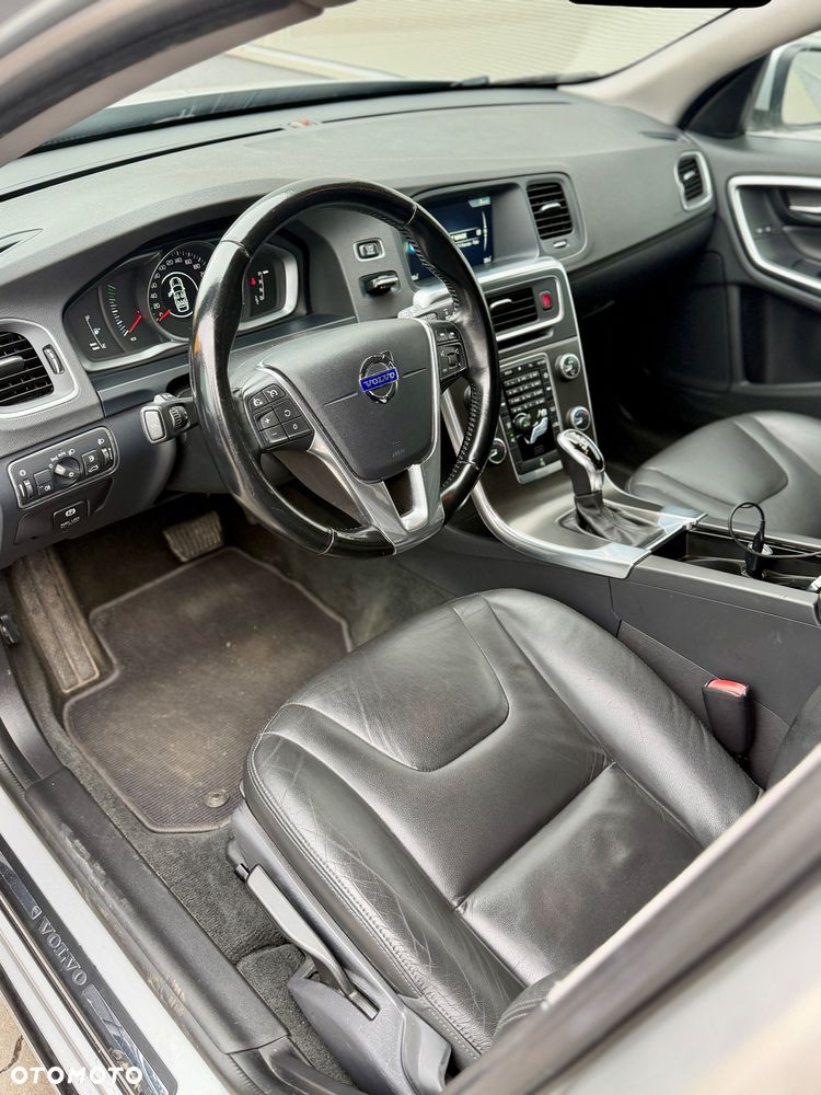 Volvo V60 D4 Geartronic Momentum - 14
