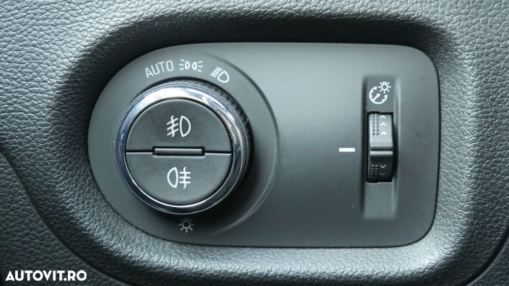 Opel Astra 1.5 D Start/Stop Design&Tech - 24