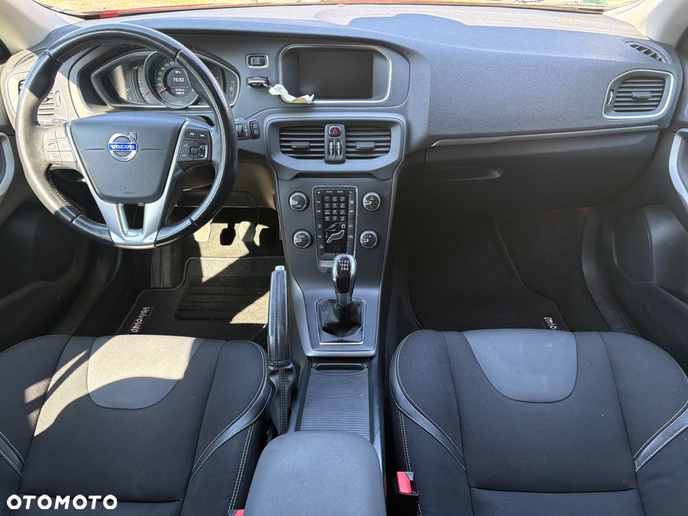 Volvo V40 D2 Momentum - 29