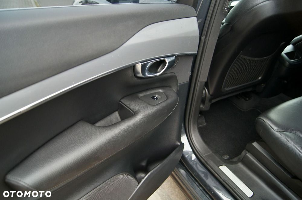 Volvo XC 90 D5 AWD Geartronic Momentum - 34