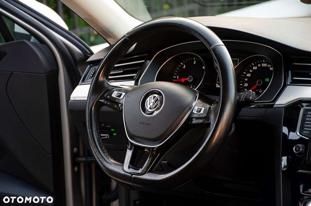 Volkswagen Passat 2.0 TDI SCR 4Mot DSG Highline - 29