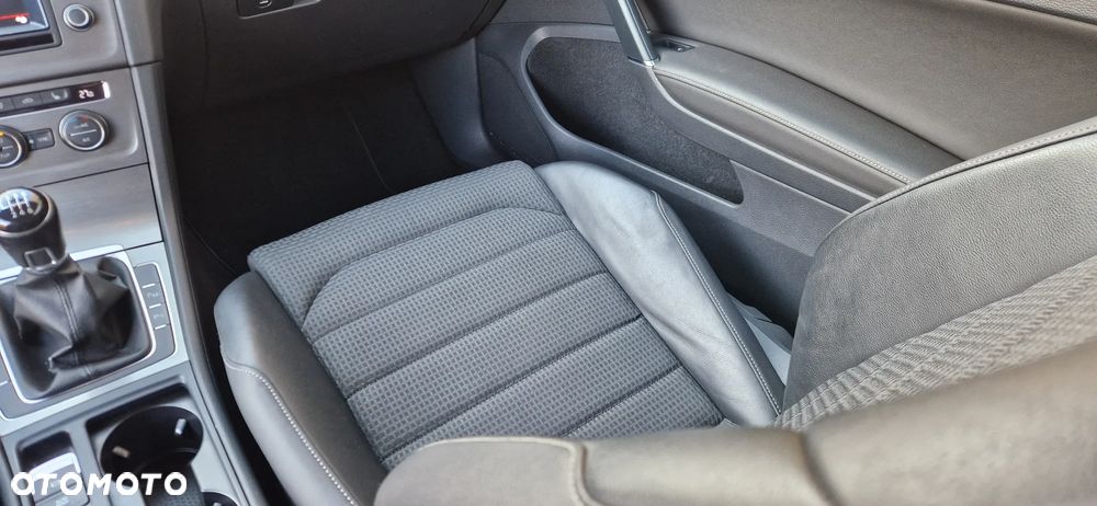 Volkswagen Golf - 28