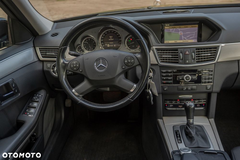 Mercedes-Benz Klasa E 250 BlueEFFICIENCY 7G-TRONIC Avantgarde - 33