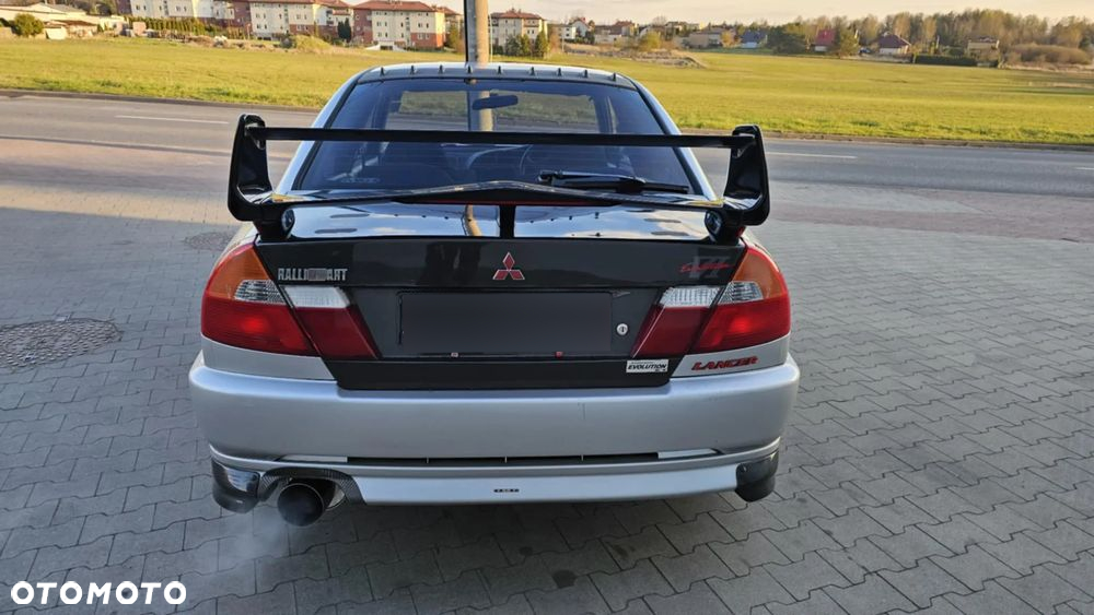 Mitsubishi Lancer Evolution IX - 8