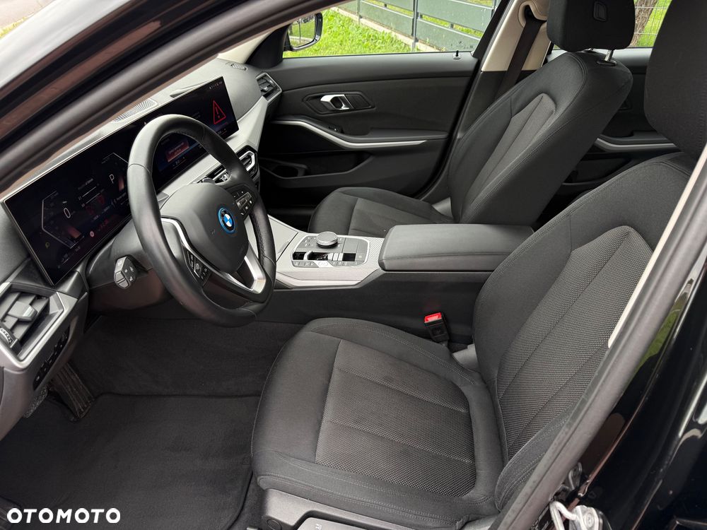 BMW Seria 3 320e PHEV sport - 27