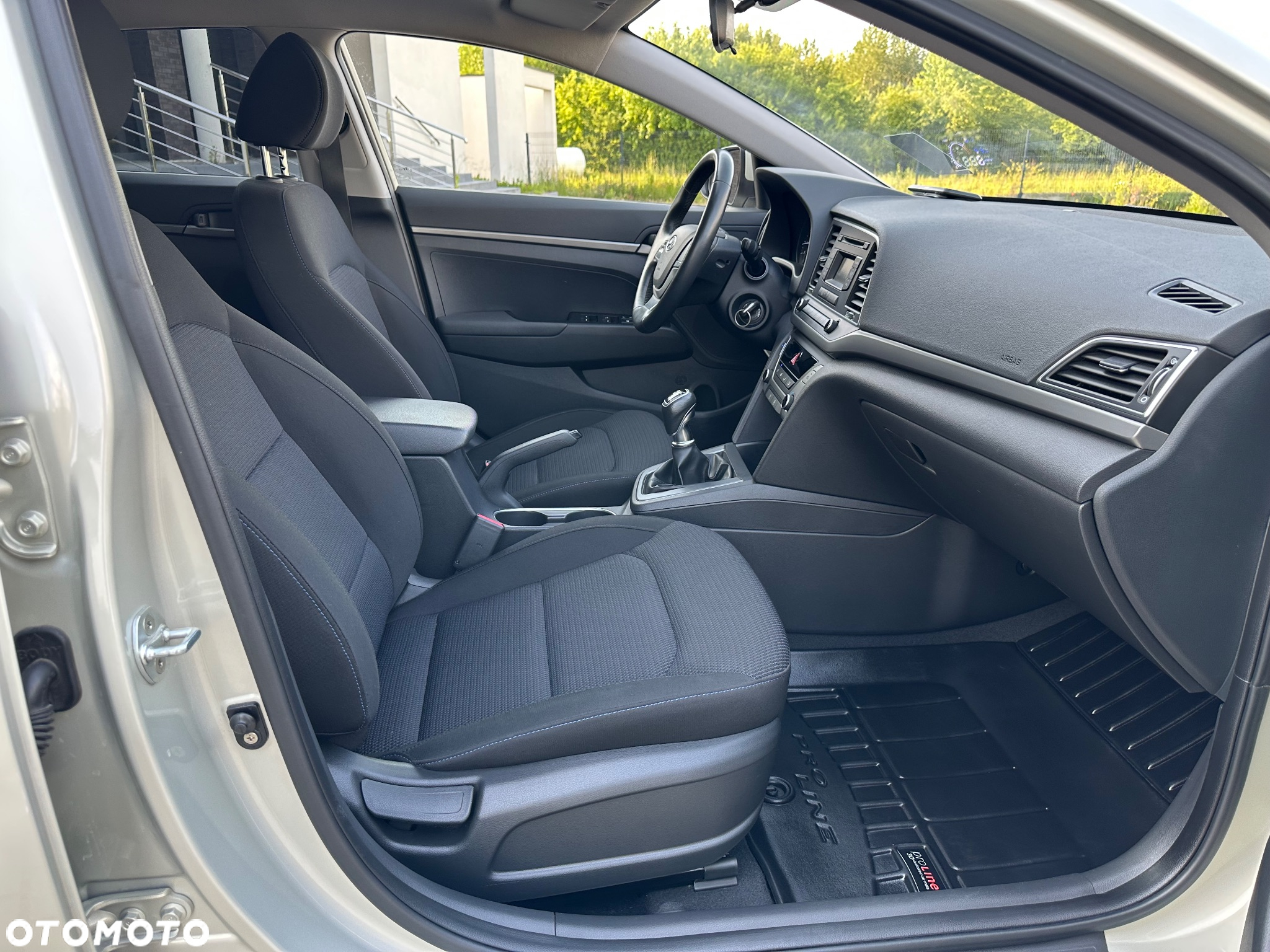 Hyundai Elantra 1.6 Comfort - 23