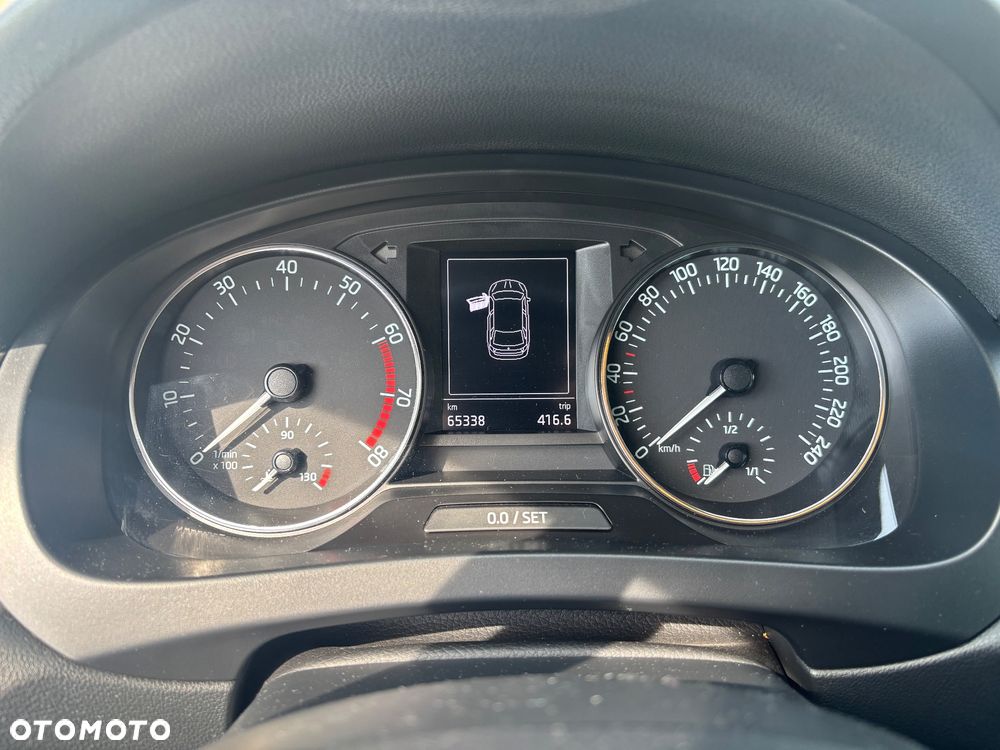 Skoda RAPID 1.2 TSI Style DSG - 11