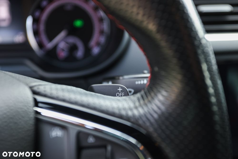 Skoda Octavia 2.0 TDI RS DSG - 28