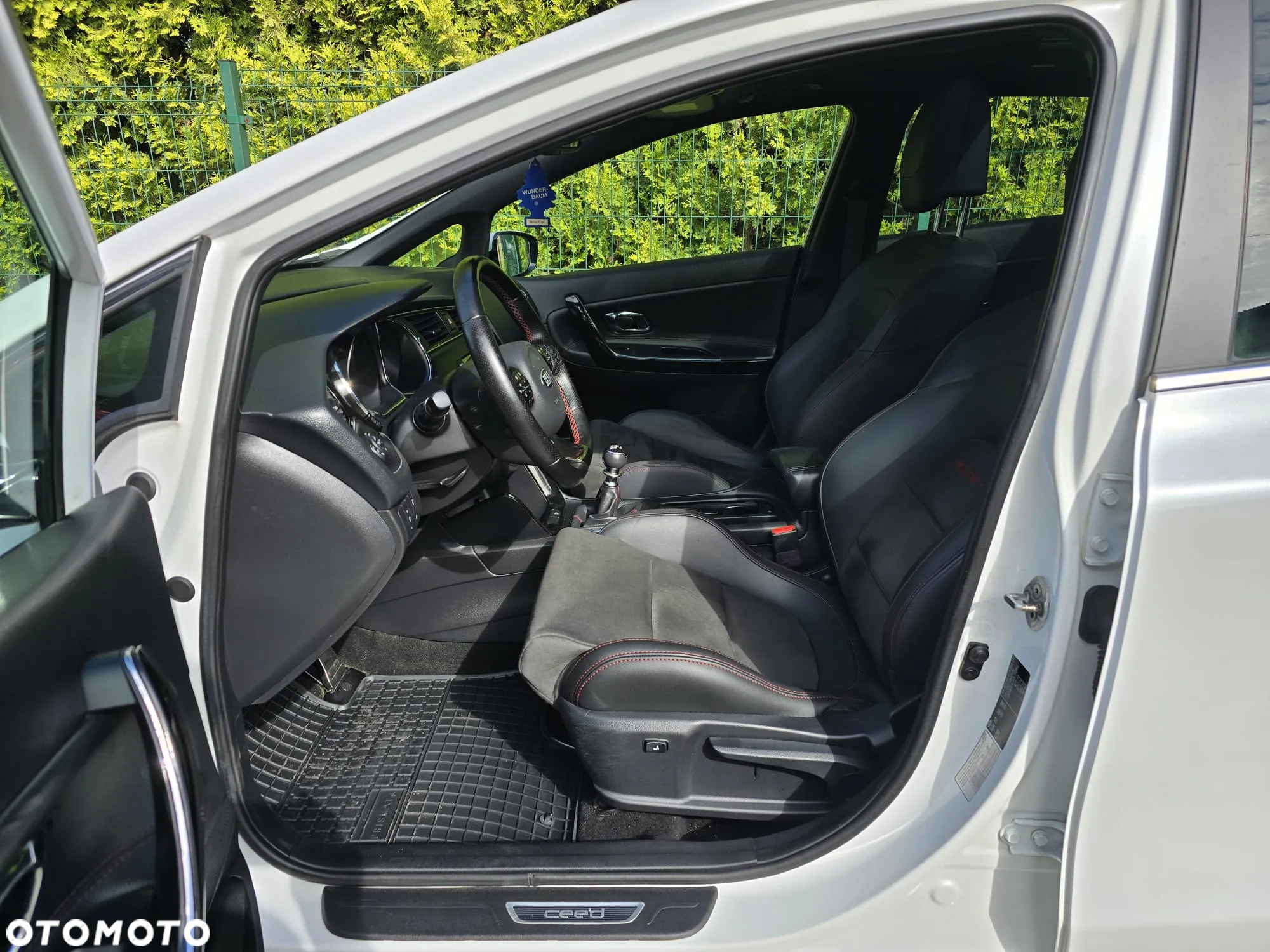 Kia Ceed 1.6 T-GDI GT - 22