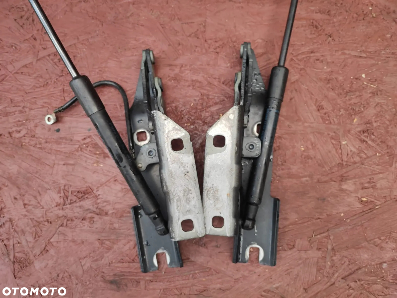 BMW E60 / E60 LCI / E61 / E61 LCI / . ORYGINALNE ZAWIASY MASKI LEWY / PRAWY + SIŁOWNIKI MASKI. O NR: 7 120 275 / 7 120 276 / 7 111 407 / 7 111 408. OEM. SPRAWNE W 100%. - 2