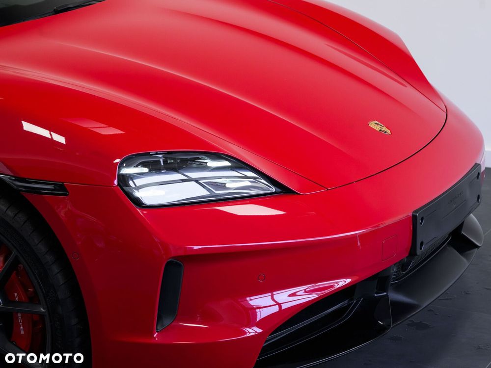 Porsche Taycan - 10