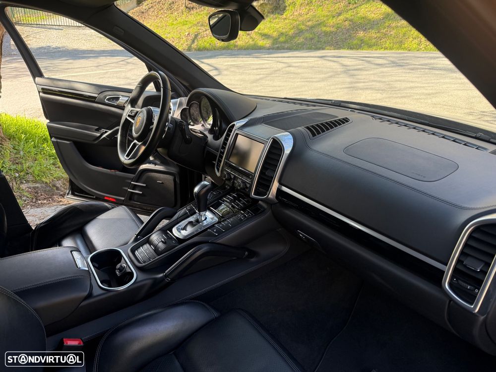 Porsche Cayenne - 18