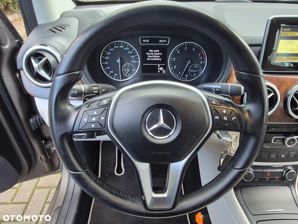 Mercedes-Benz Klasa B 180 7G-DCT UrbanStyle Edition - 36