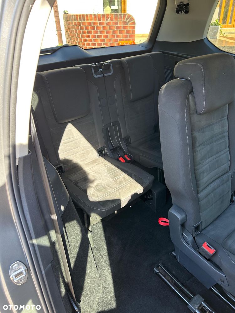Volkswagen Touran 2.0 TDI SCR DSG ACTIVE - 24
