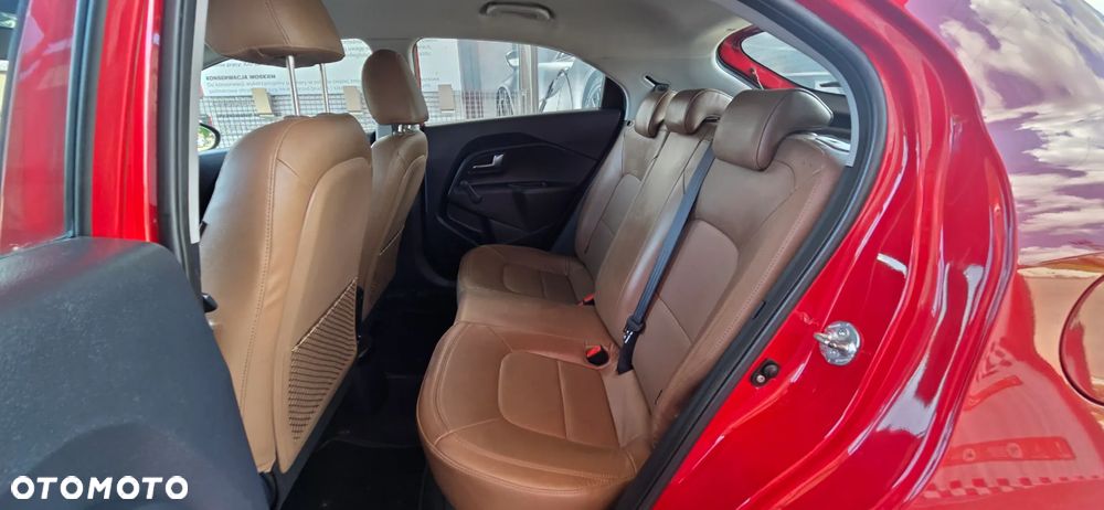 Kia Rio 1.2 Fifa World Cup Edition - 33