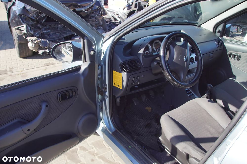 Auto na części - Tata Indica 1.4 MPI 85 KM 475 Si 26902610 TAT736 2009R Silnik Skrzynia Drzwi Błotnik Zderzak Maska Klapa Lampa Lusterko Deska Kokpit Sterownik Moduł Czujnik Licznik Kierownica - 9