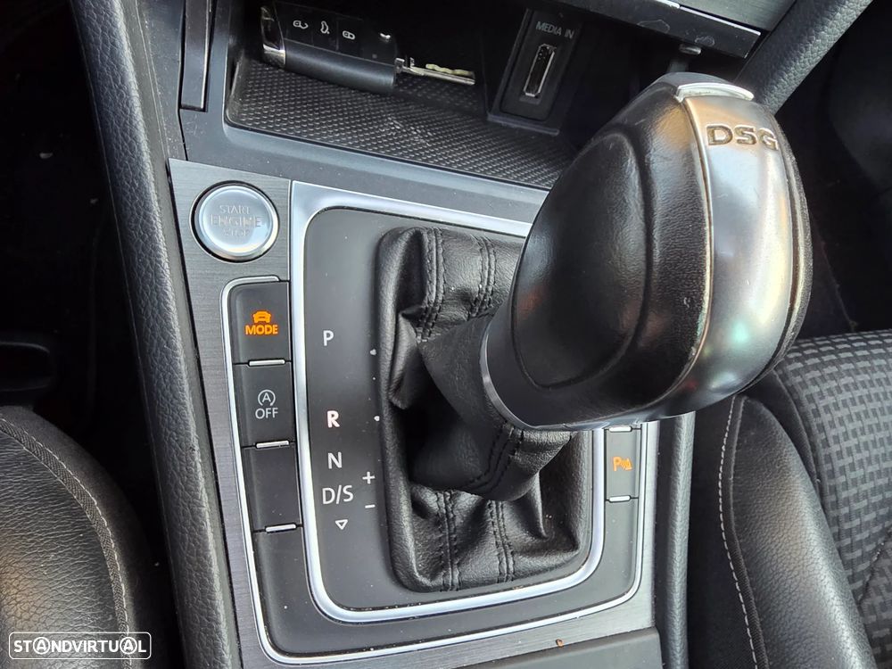 VW Golf 2.0 TDi DPF DSG Highline - 17