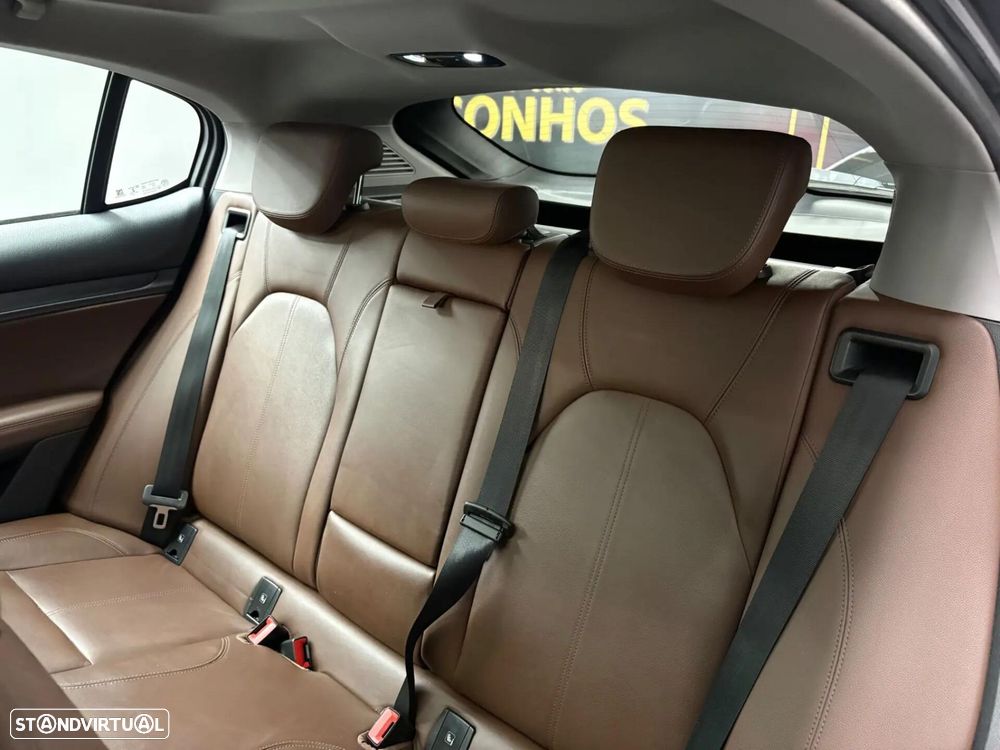 Alfa Romeo Stelvio - 13