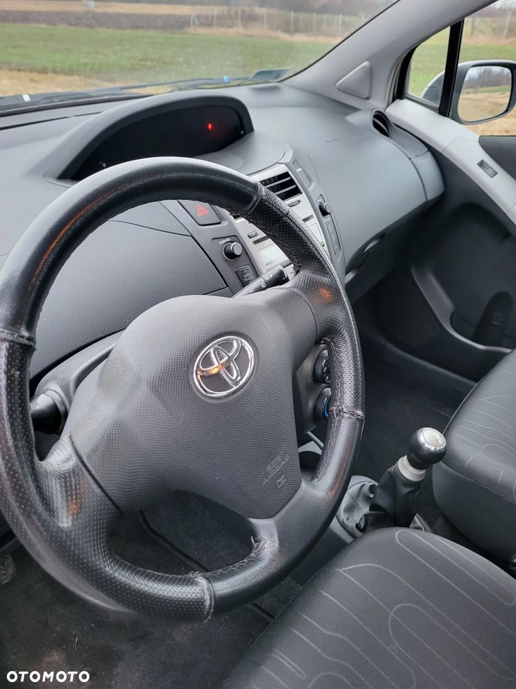 Toyota Yaris - 14