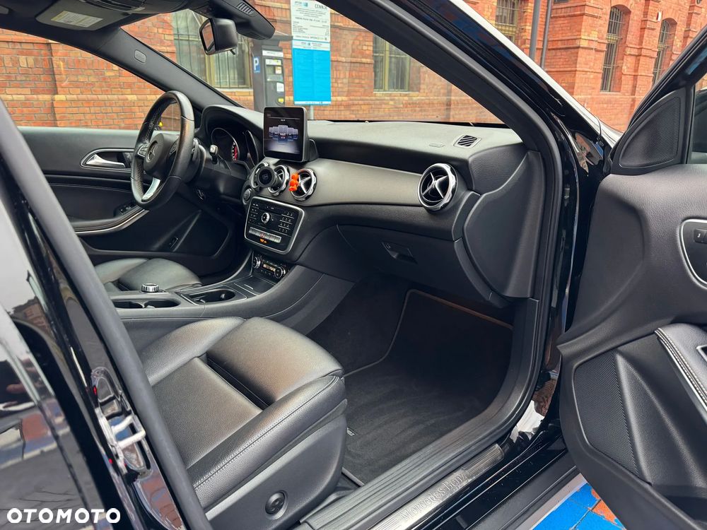 Mercedes-Benz GLA 250 7G-DCT UrbanStyle Edition - 15