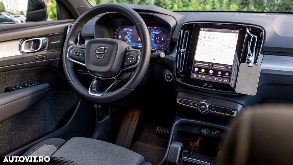 VOLVO XC40 2023 — imagine 10