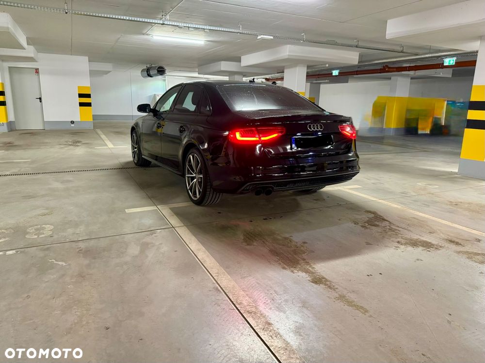 Audi A4 Limousine - 3