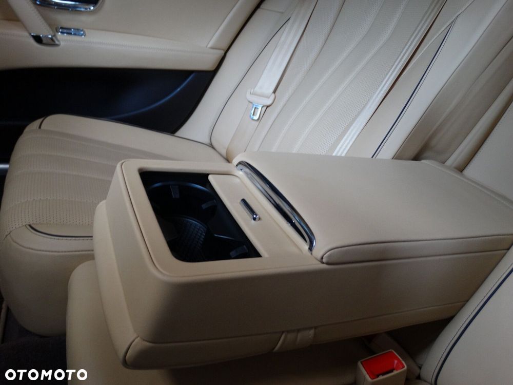 Bentley Flying Spur - 25