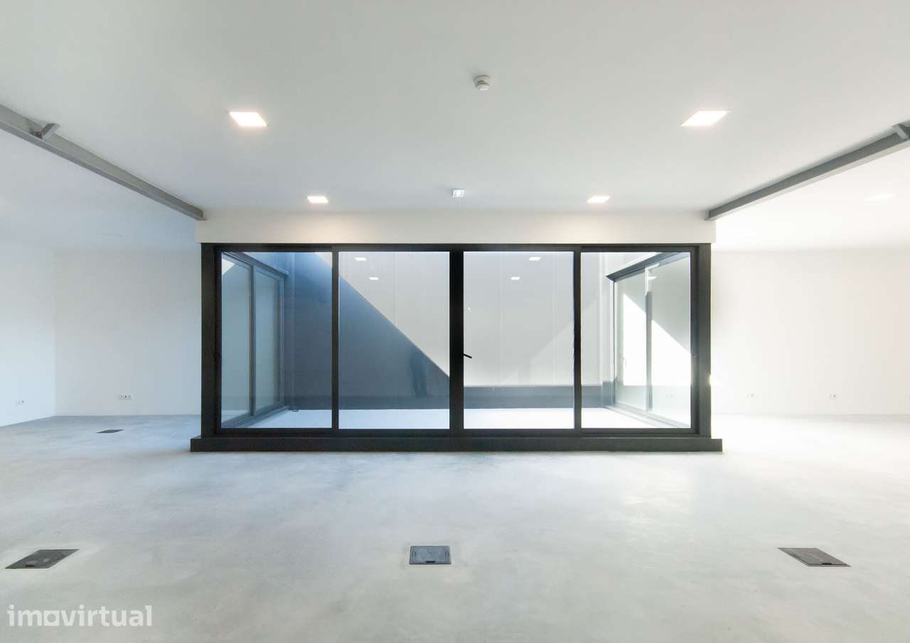 Edifício Multisserviços em Espinho — 750 m² - Grande imagem: 3/27