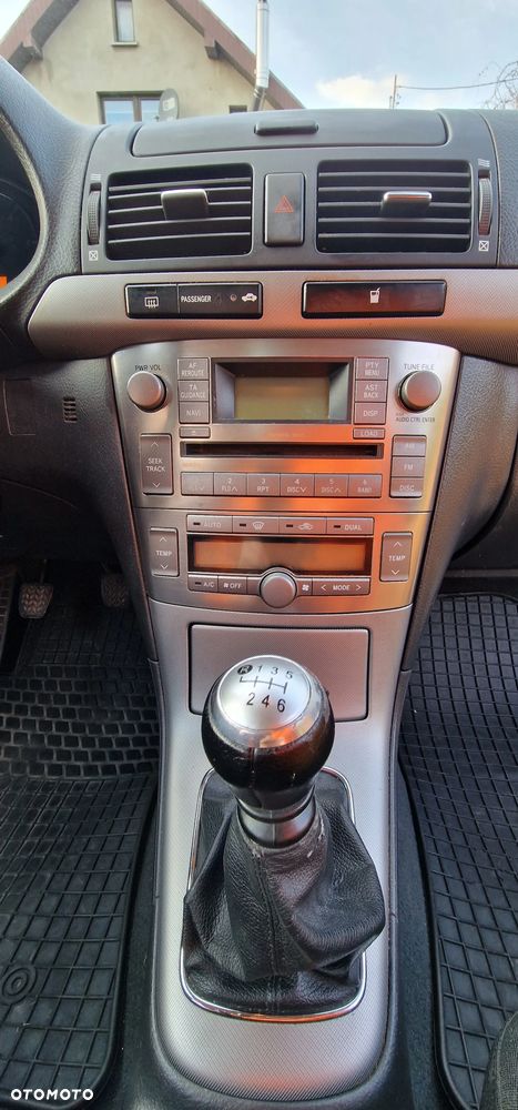 Toyota Avensis - 13