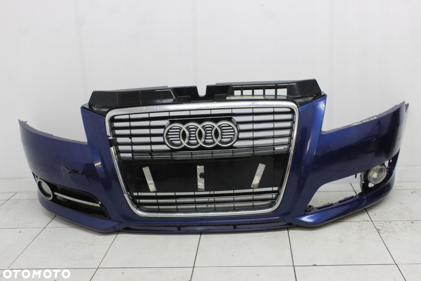AUDI A3 II 8P LIFT 2008R- ZDERZAK PRZÓD PRZEDNI GRILL LX5Q - KOD LAKIERU - 1