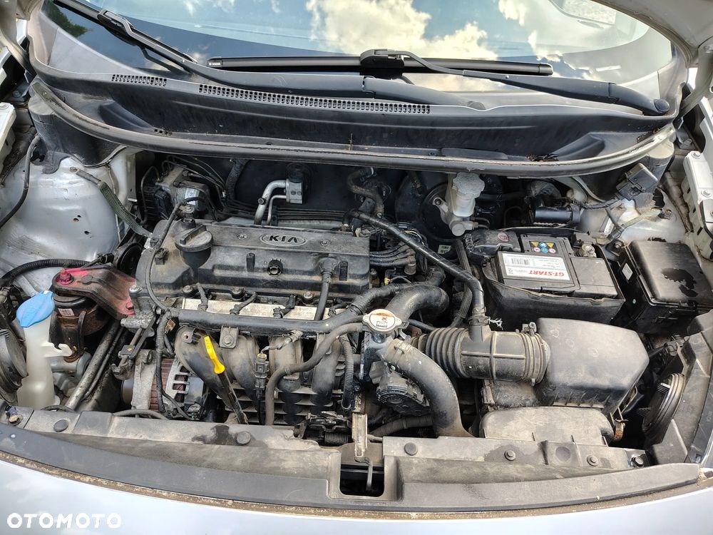 Kia Rio - 8
