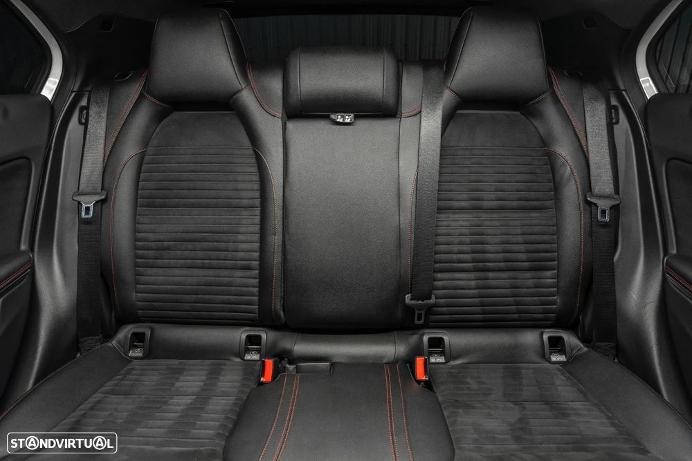 Mercedes-Benz A 180 AMG Line - 27