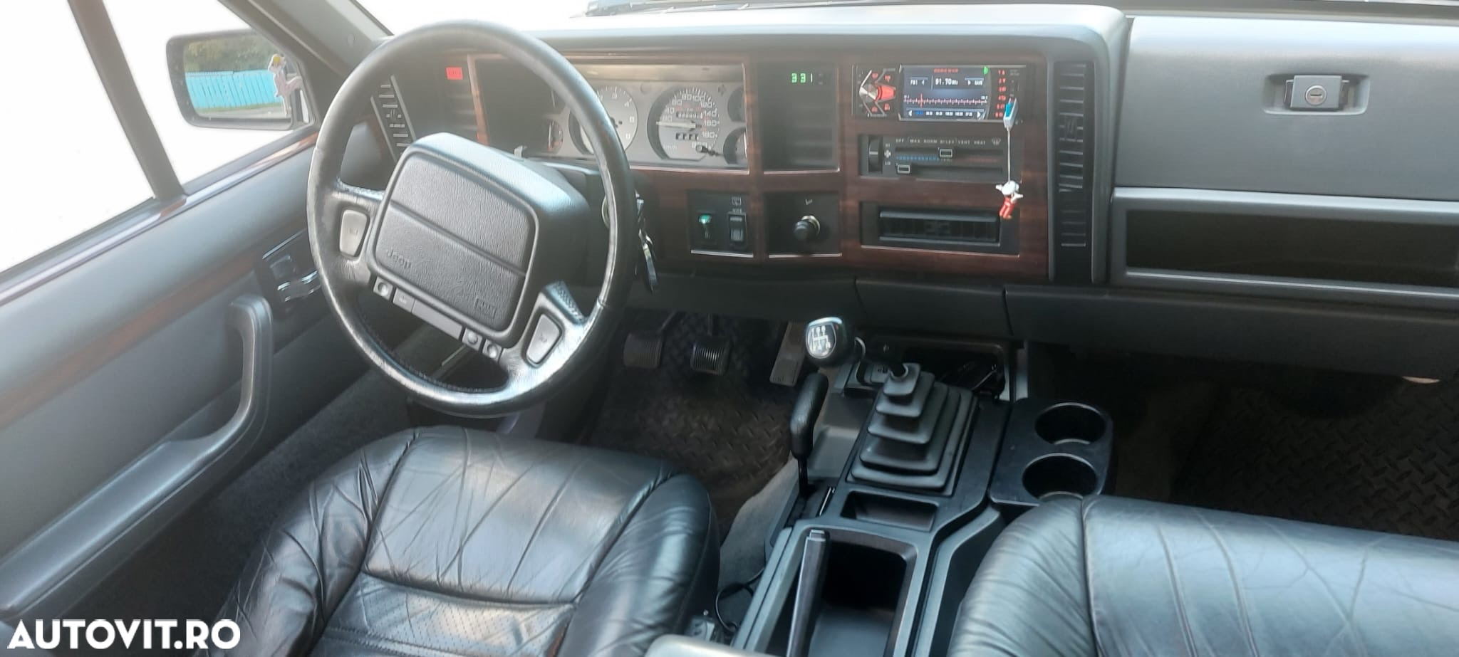 Jeep Cherokee - 16